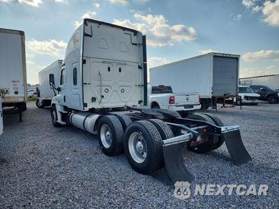 Drugie zdjęcie samochodu z przodu: 2018 FREIGHTLINER CASCADIA 125 SEMI TRUCK VIN:3AKJGLDR9JDJV8624 - miniatura