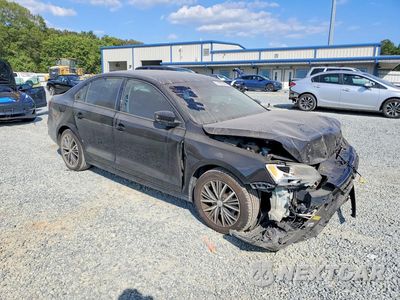 Czwarte zdjęcie samochodu z boku: 2018 VOLKSWAGEN JETTA SE VIN:3VWDB7AJ2JM215693 - miniatura