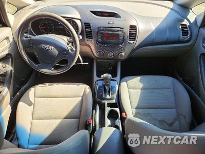 Zdjęcie 8 z 12 samochodu: 2017 KIA FORTE LX VIN:3KPFK4A78HE038411 - miniatura