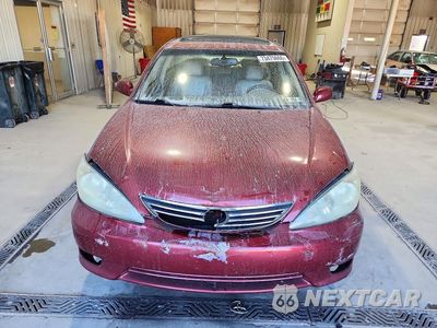 Piąte zdjęcie samochodu w środku: 2005 TOYOTA CAMRY XLE V6 VIN:4T1BF30K85U093470 - miniatura