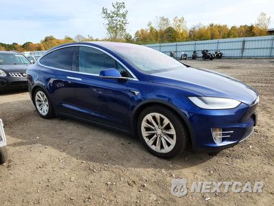 Czwarte zdjęcie samochodu z boku: 2020 TESLA MODEL X VIN:5YJXCBE2XLF305961 - miniatura