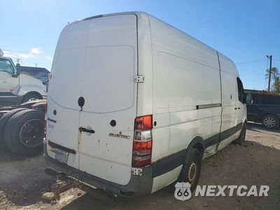 Trzecie zdjęcie samochodu z tyłu: 2011 MERCEDES-BENZ SPRINTER 2500 DELIVERY VAN VIN:WD3PE8CC8B5512867 - miniatura