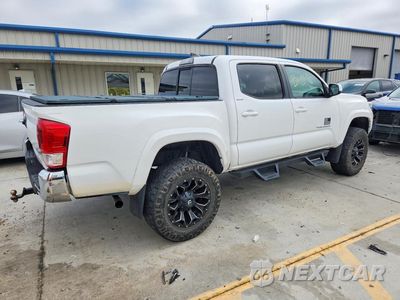 Trzecie zdjęcie samochodu z tyłu: 2017 TOYOTA TACOMA SR5 V6 VIN:3TMCZ5AN1HM054605 - miniatura