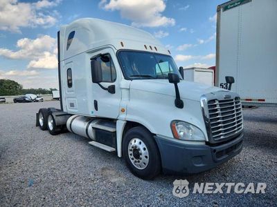 Czwarte zdjęcie samochodu z boku: 2018 FREIGHTLINER CASCADIA 125 SEMI TRUCK VIN:3AKJGLDR9JDJV8624 - miniatura