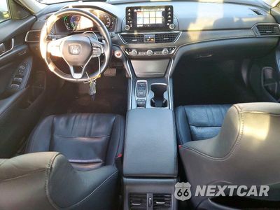 Zdjęcie 8 z 12 samochodu: 2019 HONDA ACCORD TOURING HYBRID VIN:1HGCV3F96KA015266 - miniatura