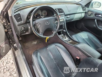 Zdjęcie 8 z 12 samochodu: 2001 MERCEDES-BENZ CLK 430 VIN:WDBLK70G81T079882 - miniatura