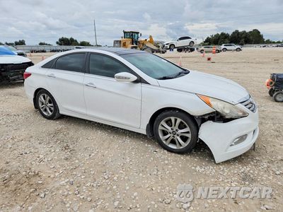 Czwarte zdjęcie samochodu z boku: 2013 HYUNDAI SONATA LIMITED VIN:5NPEC4AC7DH660591 - miniatura