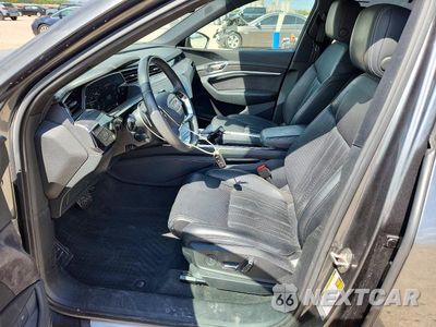 Zdjęcie 7 z 14 samochodu: 2019 AUDI E-TRON PRESTIGE VIN:WA1VAAGE9KB006391 - miniatura
