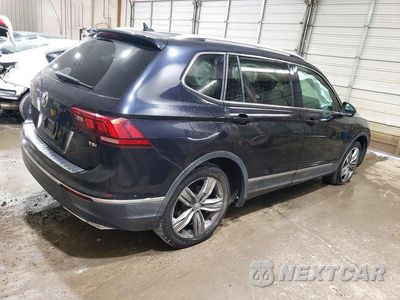 Trzecie zdjęcie samochodu z tyłu: 2018 VOLKSWAGEN TIGUAN SEL PREMIUM VIN:3VV5B7AX3JM122260 - miniatura