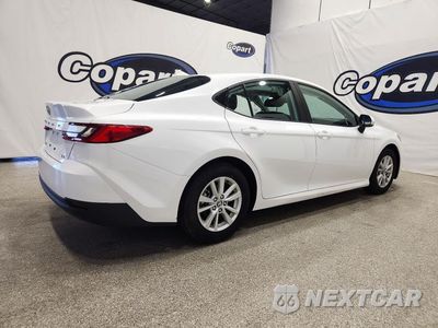 Trzecie zdjęcie samochodu z tyłu: 2025 TOYOTA CAMRY LE VIN:4T1DAACK7SU556055 - miniatura
