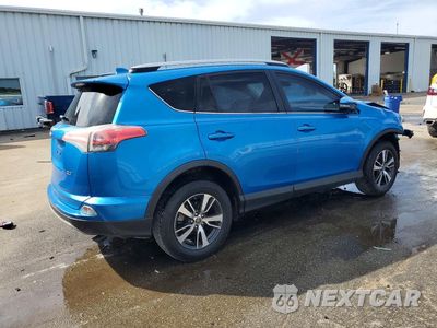Trzecie zdjęcie samochodu z tyłu: 2018 TOYOTA RAV4 XLE VIN:JTMWFREV8JD115361 - miniatura