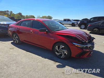 Czwarte zdjęcie samochodu z boku: 2025 HYUNDAI ELANTRA SEL SPORT VIN:KMHLM4DG4SU091975 - miniatura