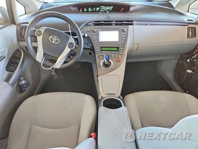 Zdjęcie 8 z 13 samochodu: 2013 TOYOTA PRIUS TWO VIN:JTDKN3DU2D5621693 - miniatura