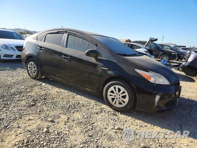 Czwarte zdjęcie samochodu z boku: 2015 TOYOTA PRIUS TWO VIN:JTDKN3DU3F1926100 - miniatura