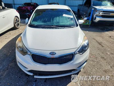 Piąte zdjęcie samochodu w środku: 2016 KIA FORTE LX VIN:KNAFK4A69G5569972 - miniatura