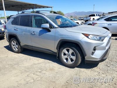 Czwarte zdjęcie samochodu z boku: 2019 TOYOTA RAV4 XLE VIN:2T3W1RFV5KW043133 - miniatura