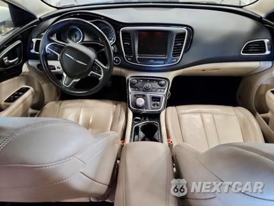 Zdjęcie 8 z 12 samochodu: 2015 CHRYSLER 200 C VIN:1C3CCCCB3FN501743 - miniatura