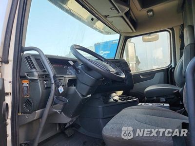 Zdjęcie 7 z 13 samochodu: 2019 VOLVO VNL SEMI TRUCK VIN:4V4NC9TJ0KN212462 - miniatura
