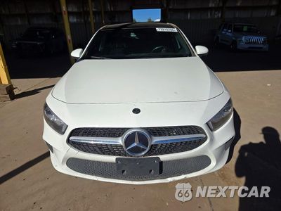 Piąte zdjęcie samochodu w środku: 2019 MERCEDES-BENZ A 220 4MATIC VIN:WDD3G4FB4KW017821 - miniatura