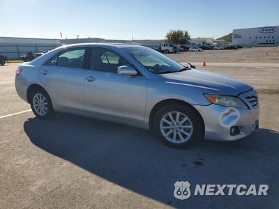 Czwarte zdjęcie samochodu z boku: 2010 TOYOTA CAMRY XLE V6 VIN:4T1BK3EKXAU110672 - miniatura