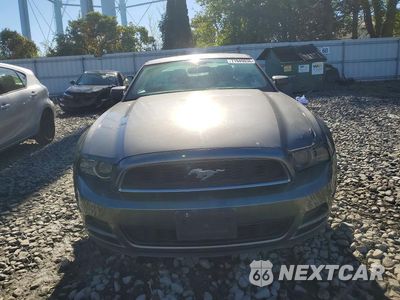 Piąte zdjęcie samochodu w środku: 2014 FORD MUSTANG VIN:1ZVBP8AMXE5329946 - miniatura