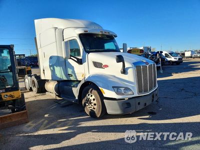 Czwarte zdjęcie samochodu z boku: 2017 PETERBILT 579 SEMI TRUCK VIN:1XPBDP9X1HD444349 - miniatura