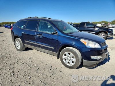 Czwarte zdjęcie samochodu z boku: 2012 CHEVROLET TRAVERSE LS VIN:1GNKRFED7CJ262309 - miniatura