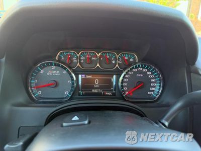 Zdjęcie 8 z 14 samochodu: 2018 CHEVROLET SUBURBAN K1500 LT VIN:1GNSKHKC1JR396954 - miniatura