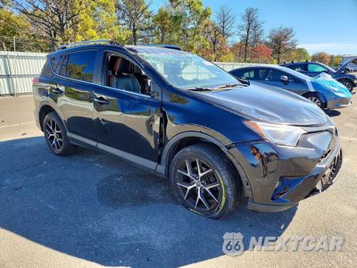 Czwarte zdjęcie samochodu z boku: 2018 TOYOTA RAV4 SE VIN:2T3JFREV7JW845906 - miniatura