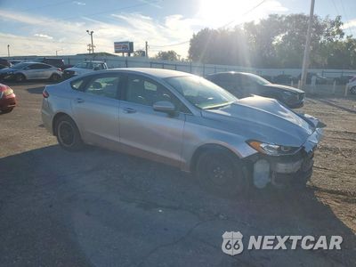 Czwarte zdjęcie samochodu z boku: 2019 FORD FUSION S VIN:3FA6P0G76KR215450 - miniatura