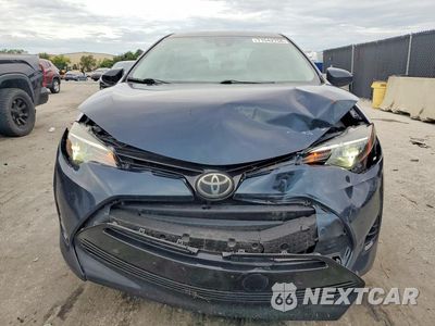 Piąte zdjęcie samochodu w środku: 2018 TOYOTA COROLLA LE VIN:5YFBURHE4JP851470 - miniatura
