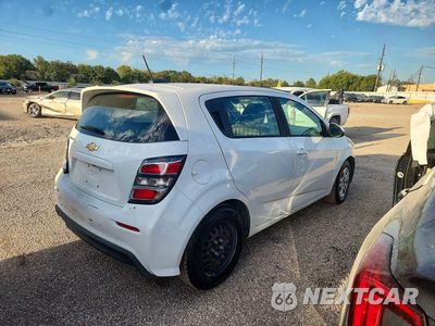 Trzecie zdjęcie samochodu z tyłu: 2020 CHEVROLET SONIC VIN:1G1JG6SB6L4114866 - miniatura