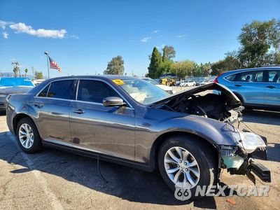 Czwarte zdjęcie samochodu z boku: 2015 CHRYSLER 300 LIMITED VIN:2C3CCAAG8FH882520 - miniatura
