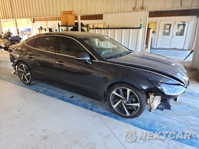 Czwarte zdjęcie samochodu z boku: 2021 HYUNDAI SONATA SEL PLUS VIN:5NPEJ4J28MH098620 - miniatura