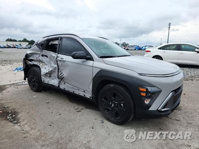 Czwarte zdjęcie samochodu z boku: 2026 HYUNDAI KONA SEL SPORT VIN:KM8HF3ABXTU445938 - miniatura