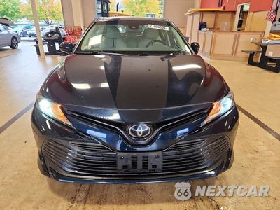 Piąte zdjęcie samochodu w środku: 2018 TOYOTA CAMRY LE VIN:4T1B11HK4JU678547 - miniatura