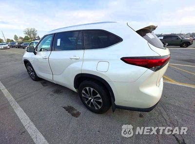 Trzecie zdjęcie samochodu z tyłu: 2021 TOYOTA HIGHLANDER XLE VIN:5TDHZRBHXMS078269 - miniatura