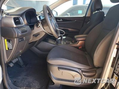 Zdjęcie 7 z 12 samochodu: 2016 KIA SORENTO LX VIN:5XYPG4A32GG000565 - miniatura