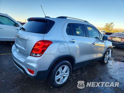 Trzecie zdjęcie samochodu z tyłu: 2018 CHEVROLET TRAX 1LT VIN:3GNCJLSB6JL255533 - miniatura