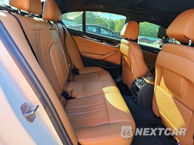 Zdjęcie 10 z 12 samochodu: 2019 BMW 540 I VIN:WBAJE5C52KG919435 - miniatura