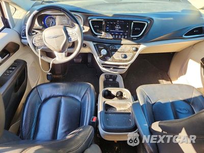 Zdjęcie 8 z 13 samochodu: 2017 CHRYSLER PACIFICA TOURING L VIN:2C4RC1BG7HR532782 - miniatura