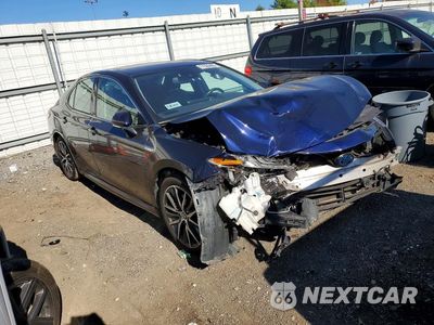 Czwarte zdjęcie samochodu z boku: 2021 TOYOTA CAMRY XLE VIN:4T1F31AK8MU568837 - miniatura