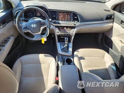 Zdjęcie 8 z 13 samochodu: 2017 HYUNDAI ELANTRA LIMITED VIN:5NPD84LF2HH025448 - miniatura