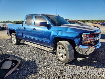 Czwarte zdjęcie samochodu z boku: 2018 CHEVROLET SILVERADO K1500 LT VIN:1GCVKRECXJZ162366 - miniatura