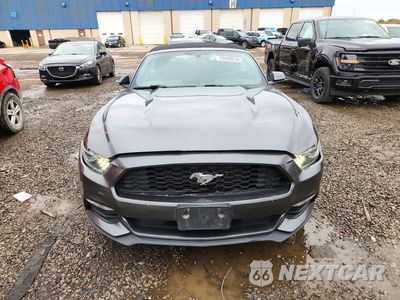 Piąte zdjęcie samochodu w środku: 2016 FORD MUSTANG VIN:1FATP8EMXG5247015 - miniatura