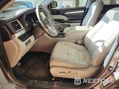 Zdjęcie 7 z 12 samochodu: 2016 TOYOTA HIGHLANDER LE PLUS VIN:5TDZKRFH4GS168234 - miniatura