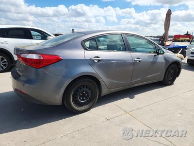 Trzecie zdjęcie samochodu z tyłu: 2016 KIA FORTE LX VIN:KNAFX4A62G5561908 - miniatura