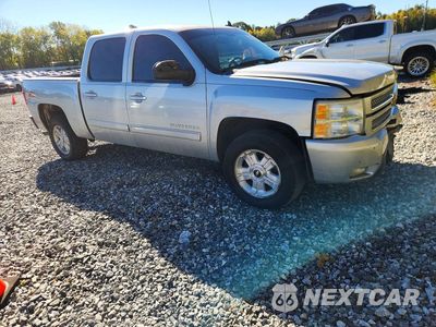 Czwarte zdjęcie samochodu z boku: 2013 CHEVROLET SILVERADO C1500 LTZ VIN:3GCPCTE03DG117590 - miniatura