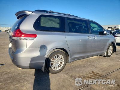 Trzecie zdjęcie samochodu z tyłu: 2013 TOYOTA SIENNA XLE VIN:5TDYK3DCXDS351696 - miniatura