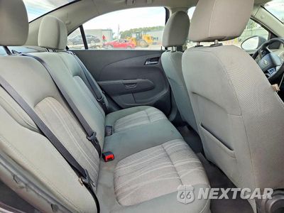 Zdjęcie 10 z 12 samochodu: 2015 CHEVROLET SONIC LT VIN:1G1JC5SH3F4177910 - miniatura